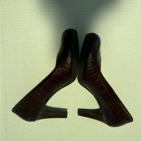 Collection by Clark’s size 10 women’s burgundy heels pumps shoes office dressy - Picture 4 of 9